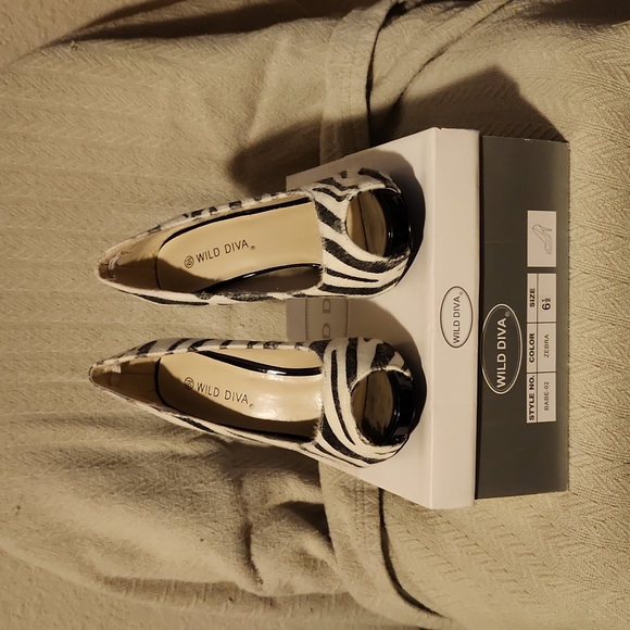 BRAND NEW Zebra Pony Hair Open Toe Pumps - Picture 2 of 4